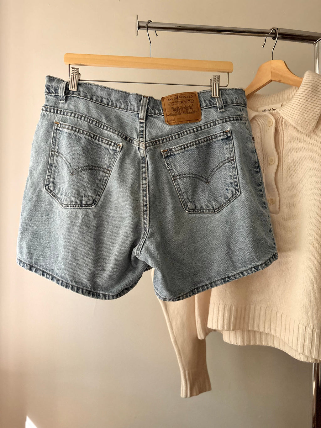 1990s White Tab Levi Jean Shorts | Size 34”
