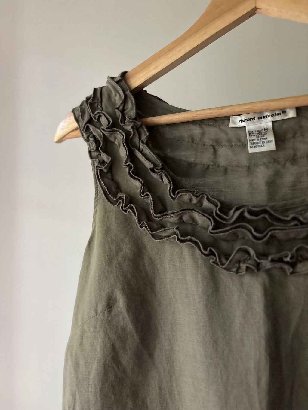 Y2K Linen Top with Ruffled Neckline