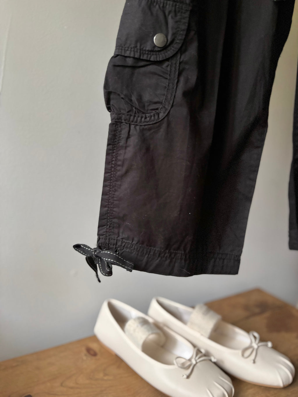 Y2K Capris with Bows & Ruched Pockets | 34" waist