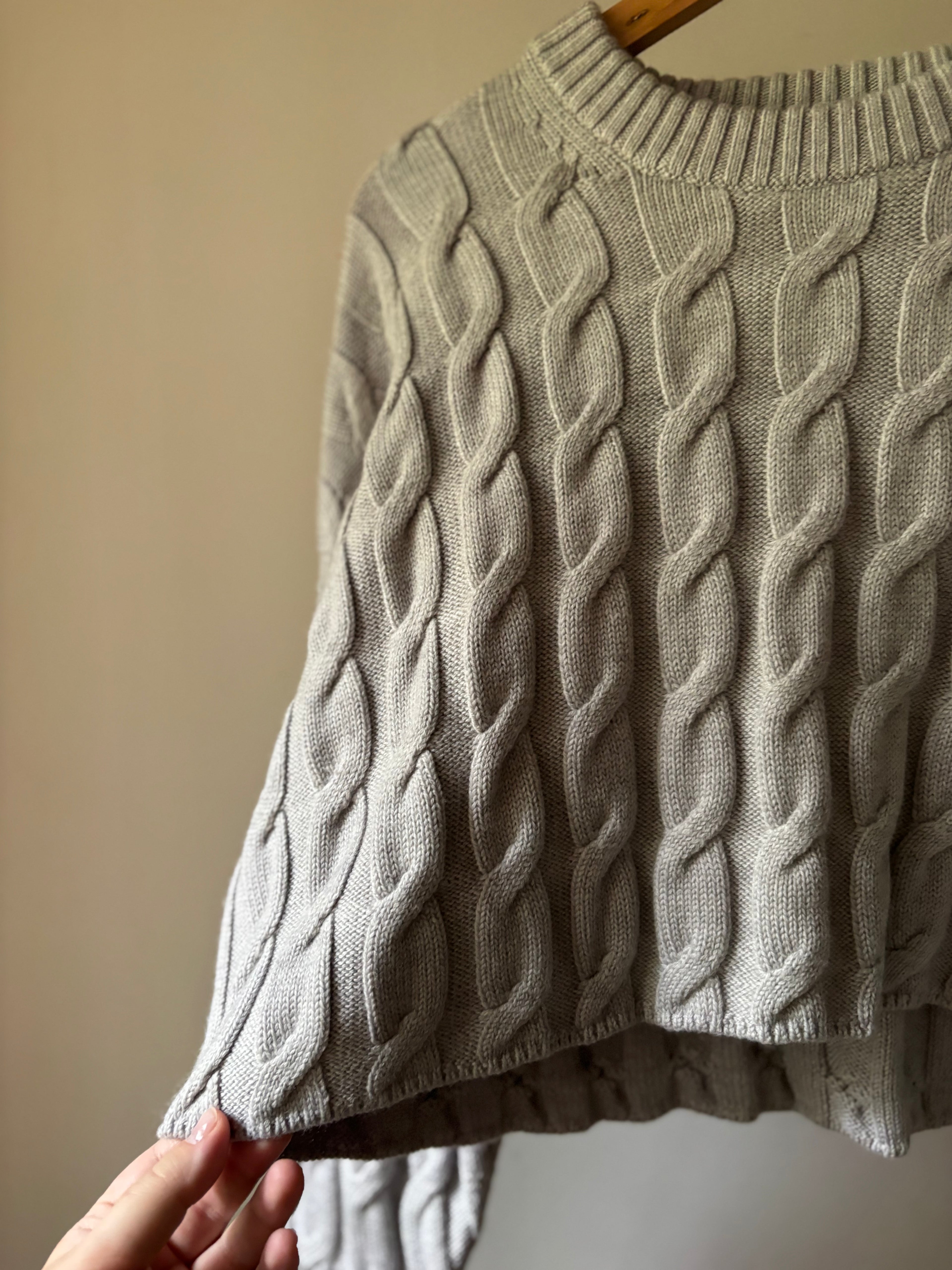 Pure Merino Wool Cropped Babaton Sweater | Soft Grey Cable Knit