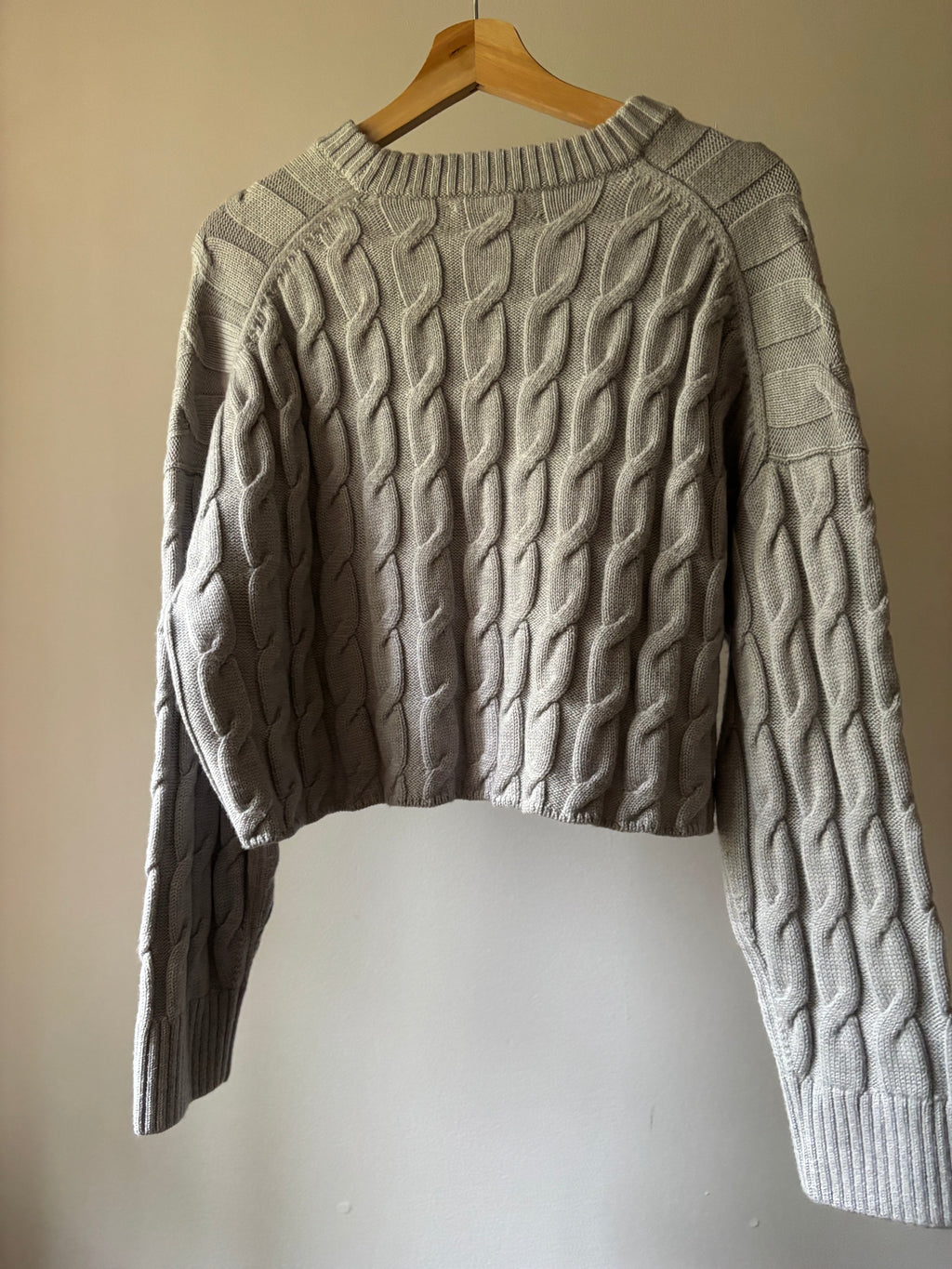 Pure Merino Wool Cropped Babaton Sweater | Soft Grey Cable Knit
