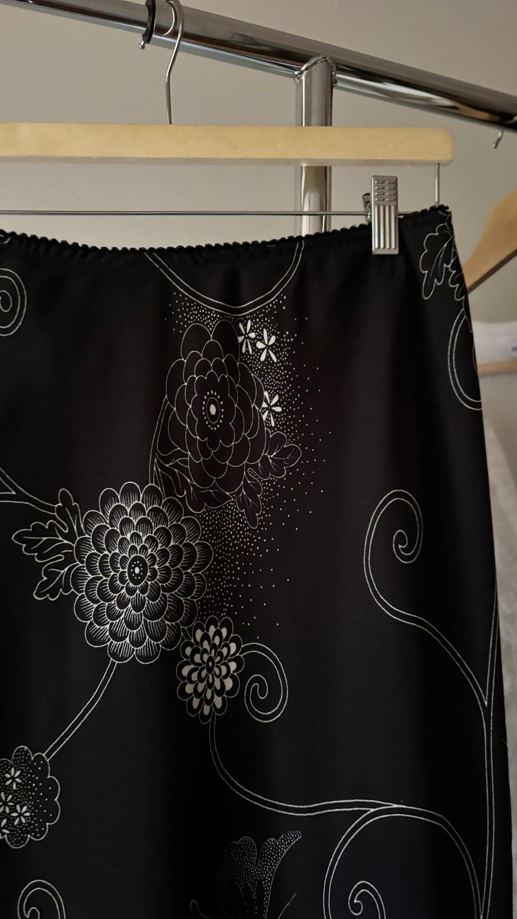 1990s Asymmetrical Floral Slip Skirt | 29-34"
