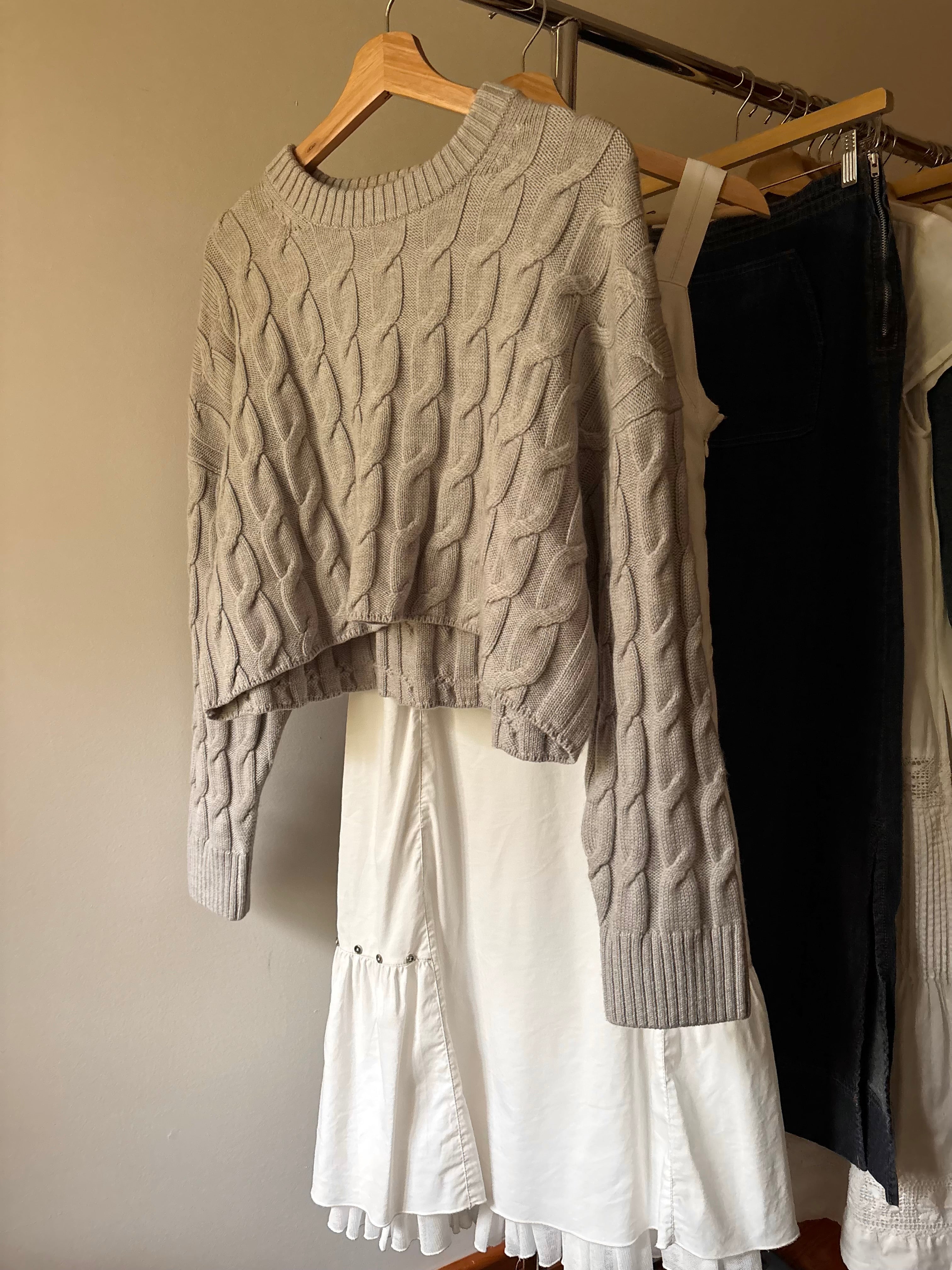 Pure Merino Wool Cropped Babaton Sweater | Soft Grey Cable Knit