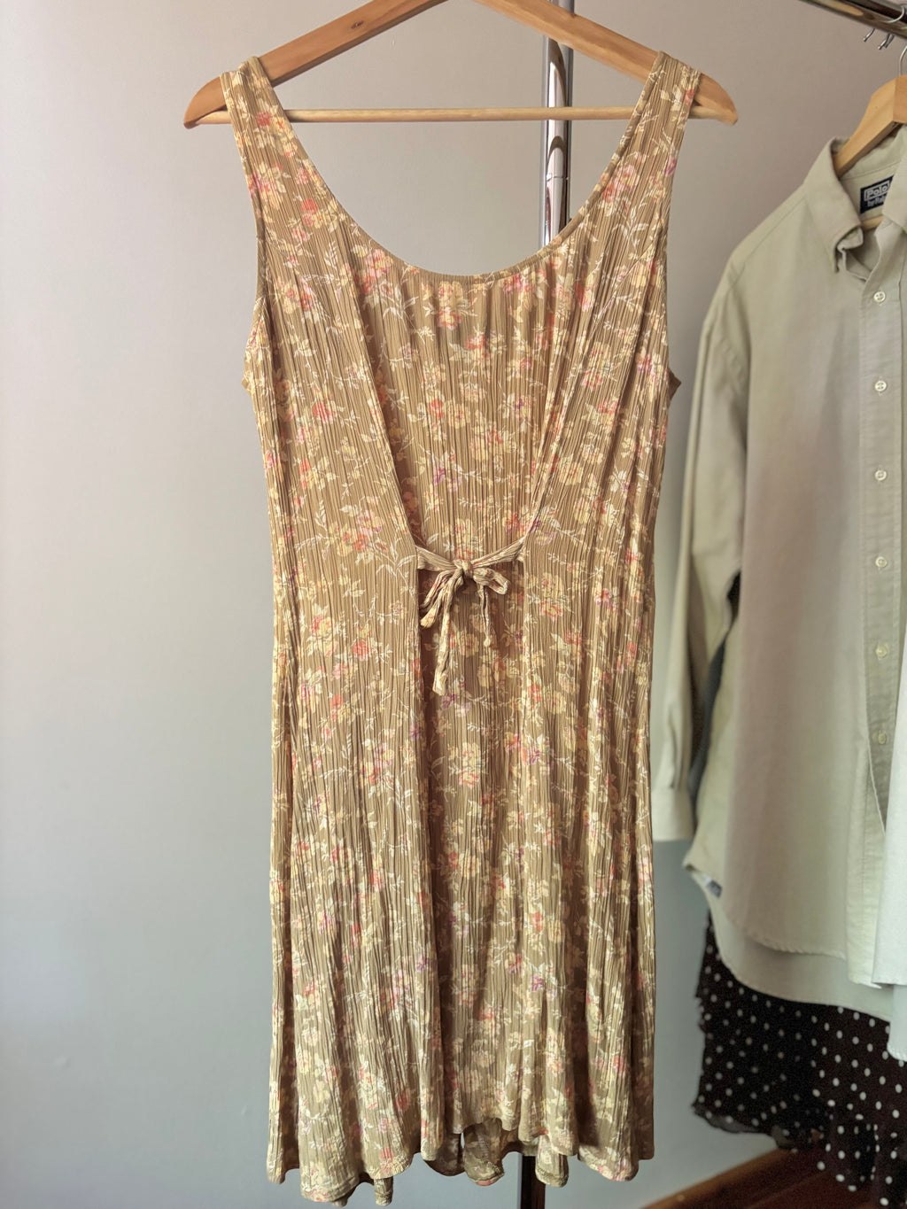 1990s Beige Tie-Back Dress with Peach Flowers