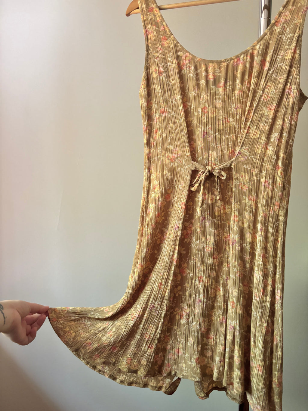1990s Beige Tie-Back Dress with Peach Flowers