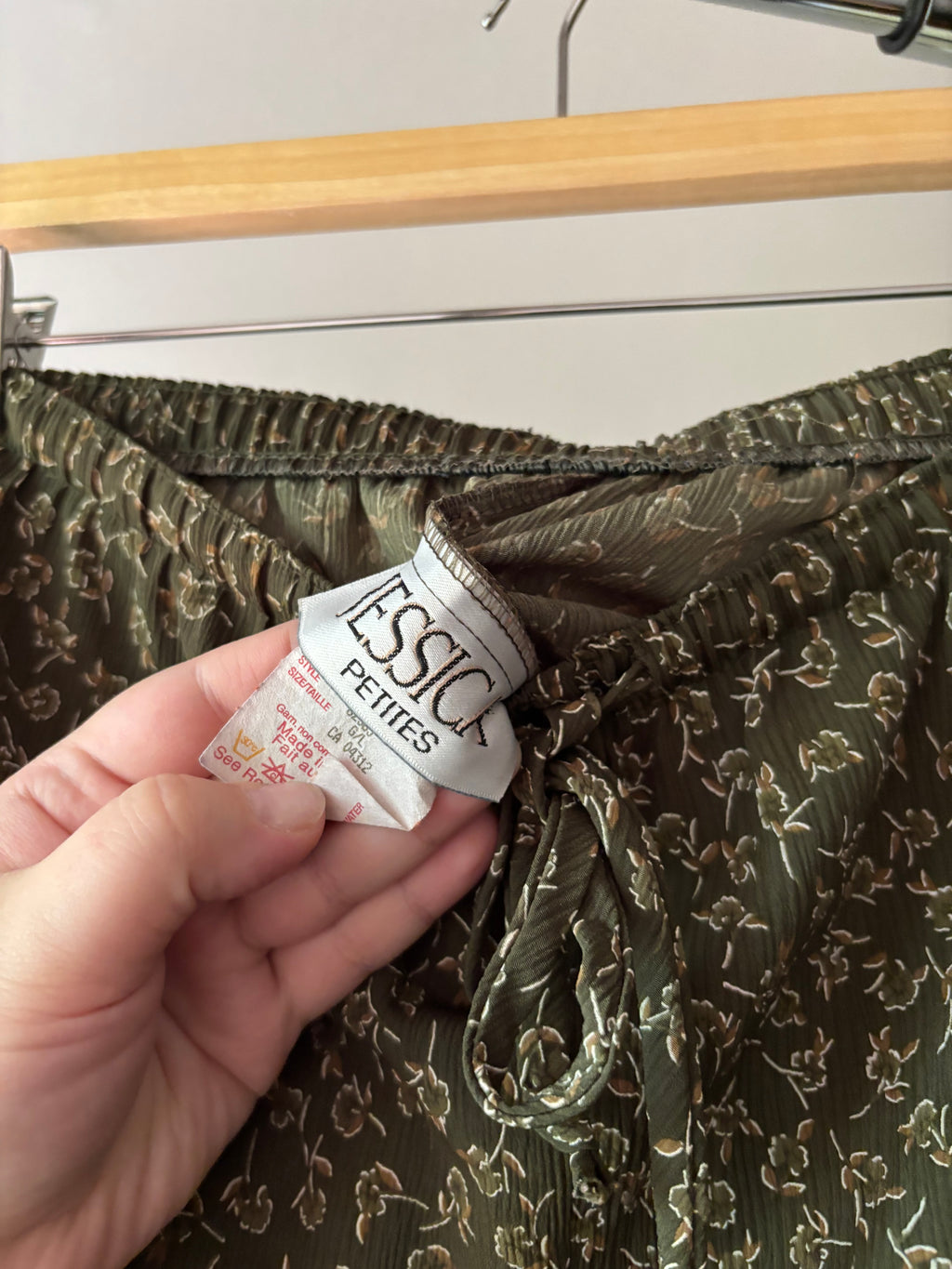 1990s Breezy Green Floral Drawstring Pants | 32-36" waist