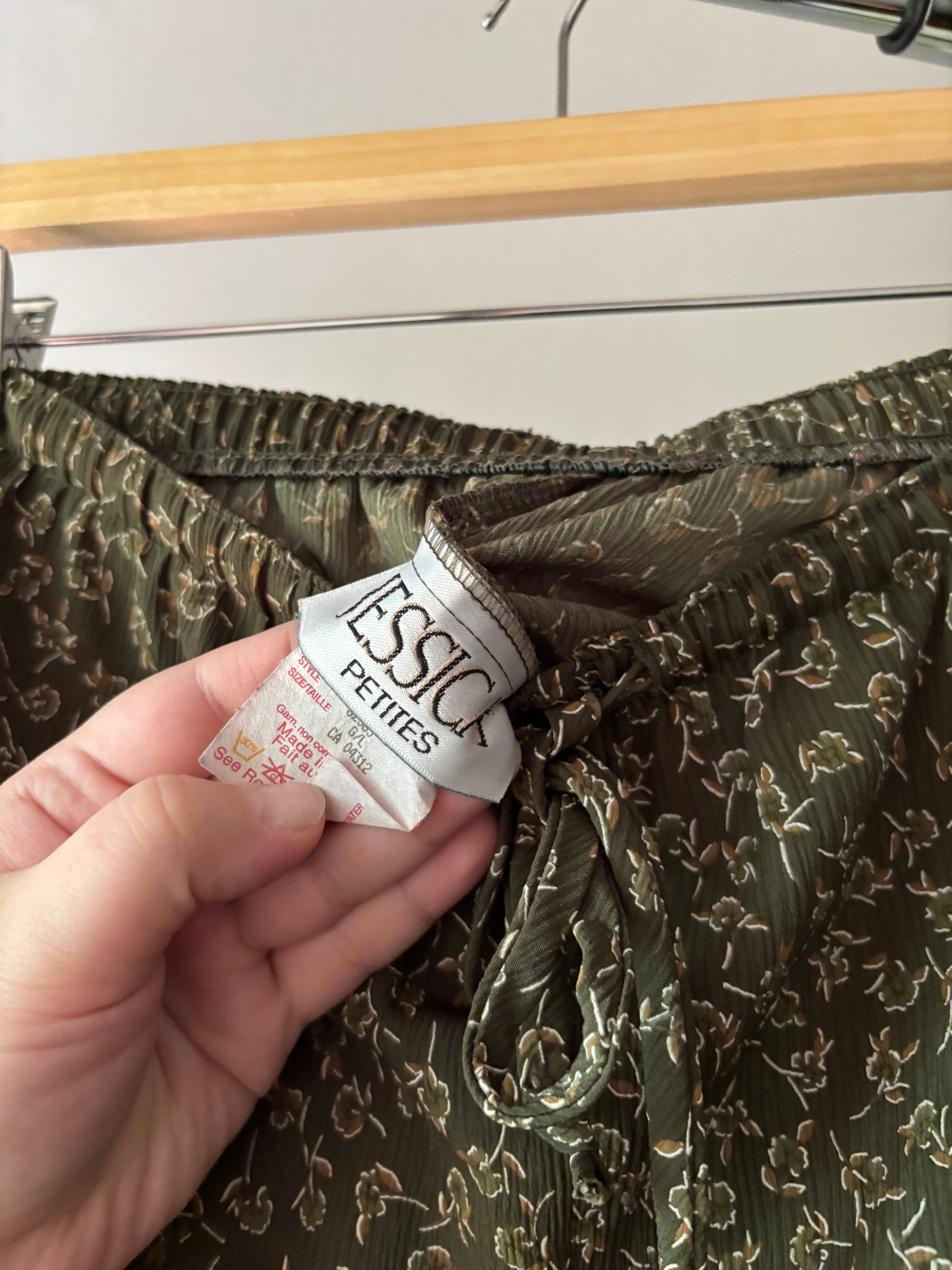 1990s Breezy Green Floral Drawstring Pants | 32-36" waist