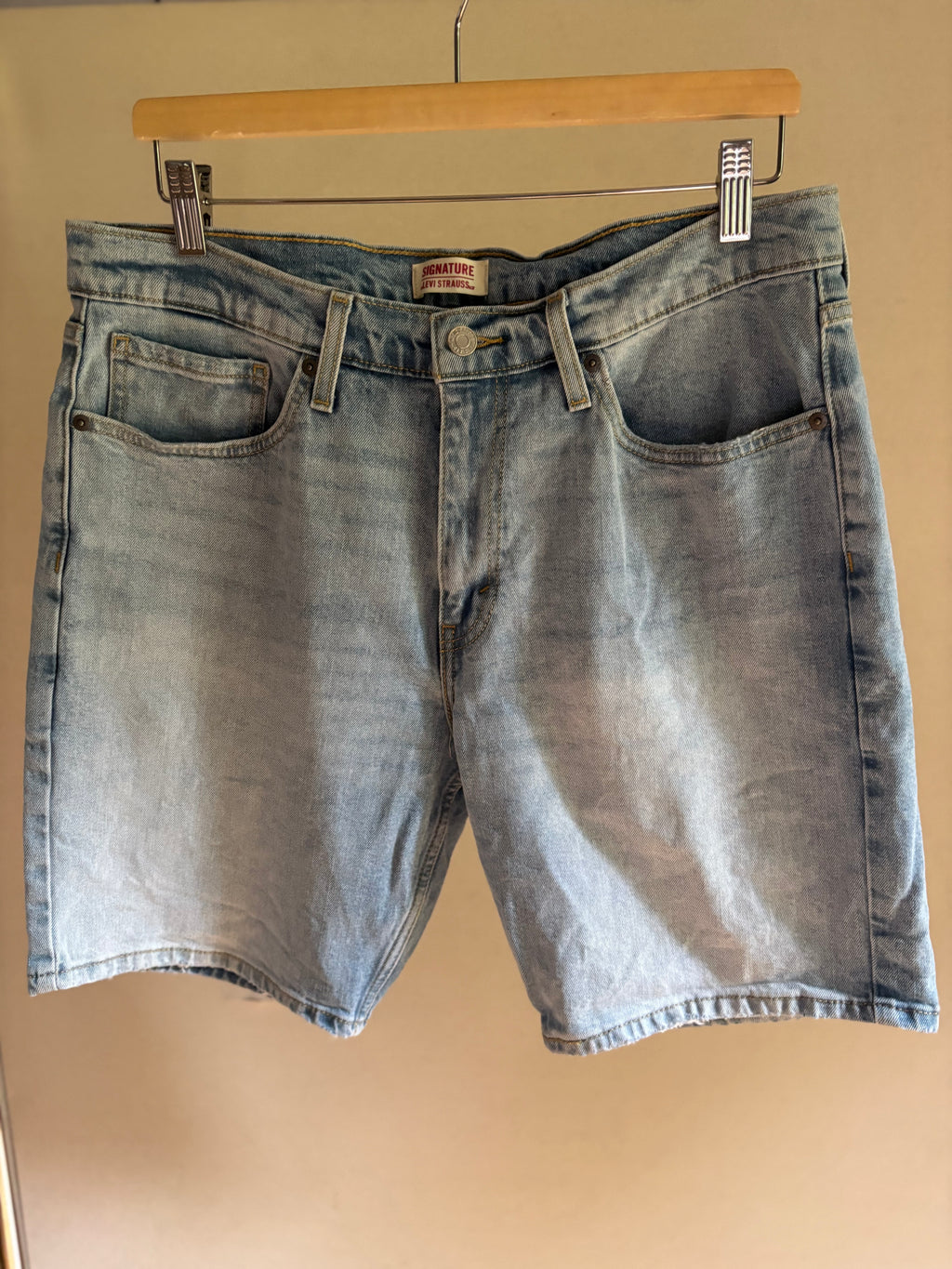 Light Wash Levi's Jorts | 34" waist
