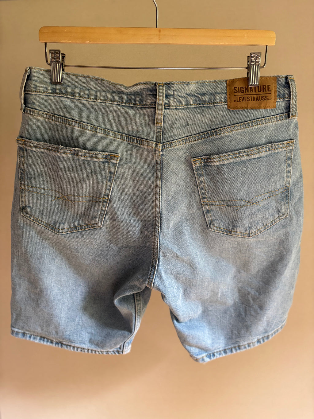 Light Wash Levi's Jorts | 34" waist