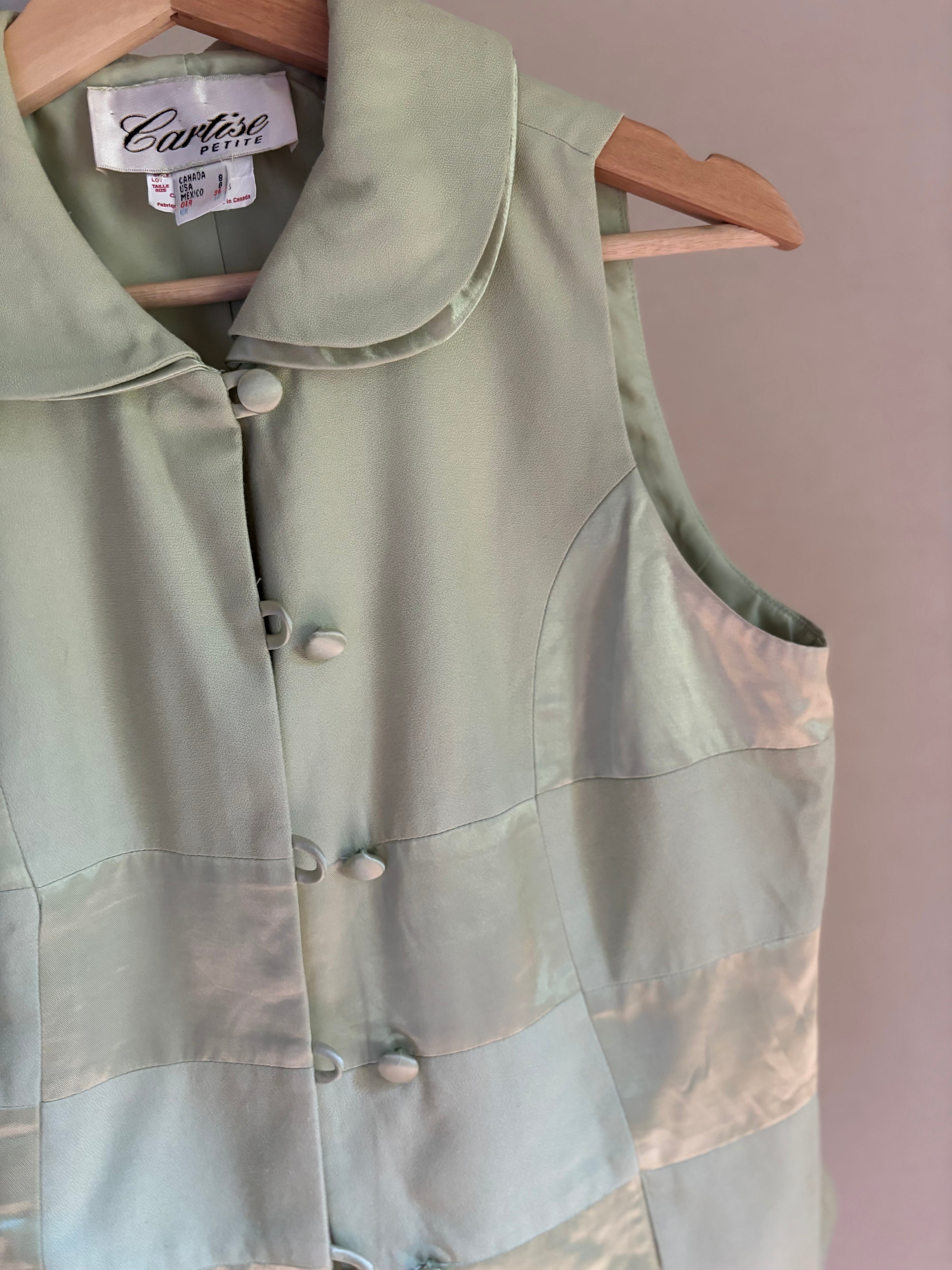 1990s Vintage Unique Green Collared Top