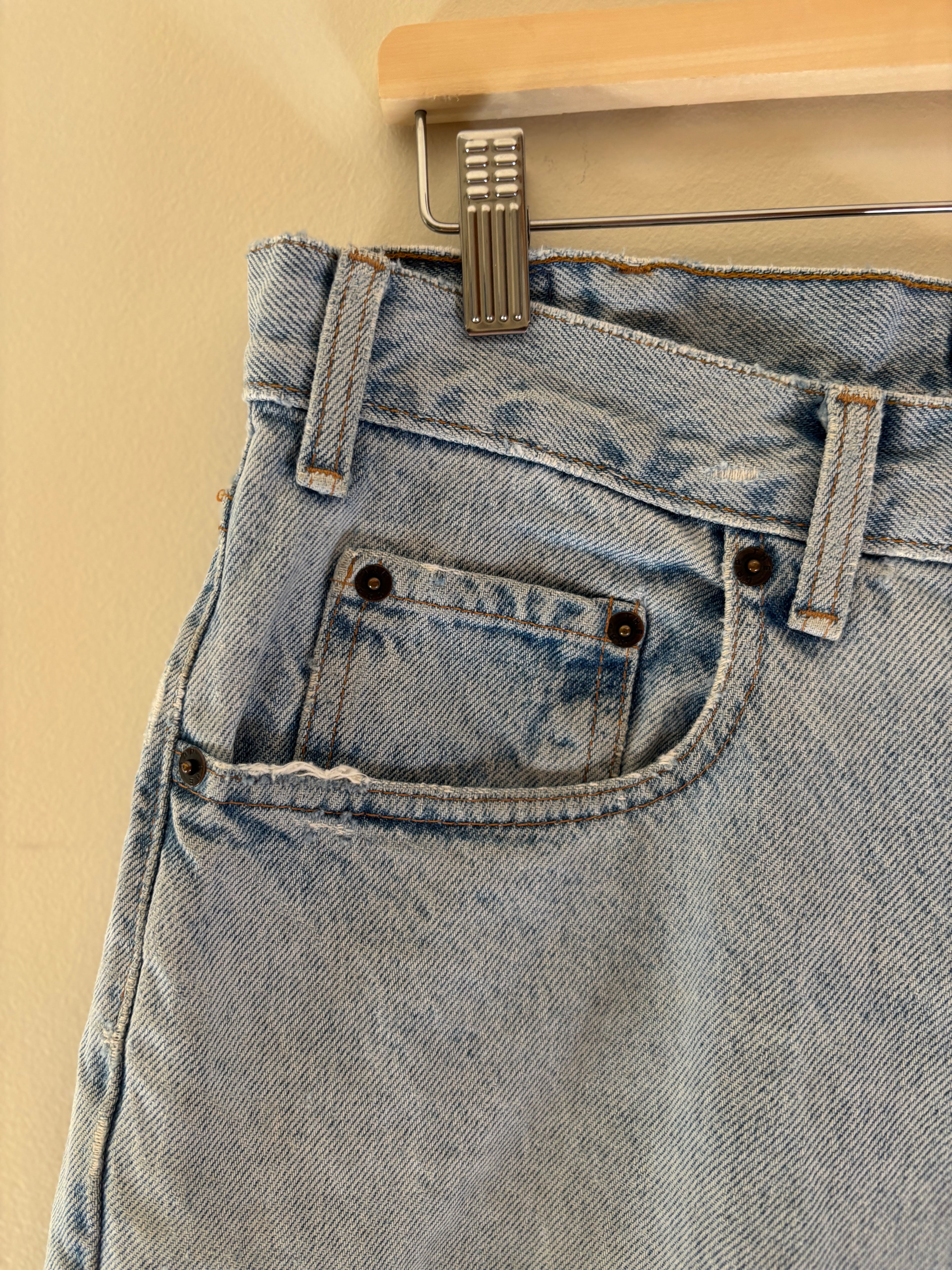 1990s Light Wash Distressed Jorts | size 33"