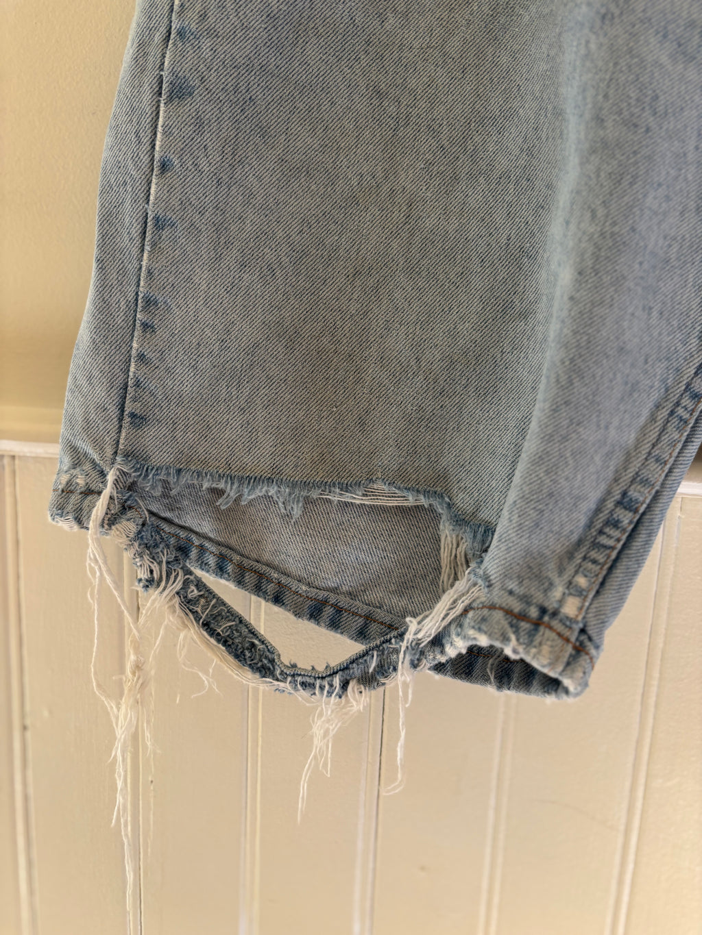 1990s Light Wash Distressed Jorts | size 33"