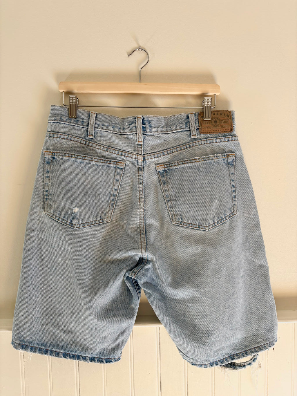 1990s Light Wash Distressed Jorts | size 33"