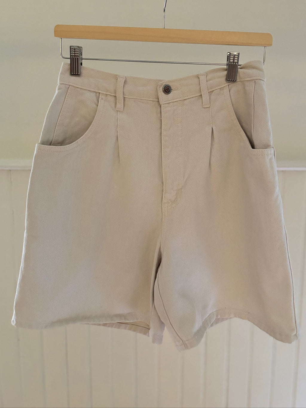 1990s High Rise White Jean Shorts | size 26"