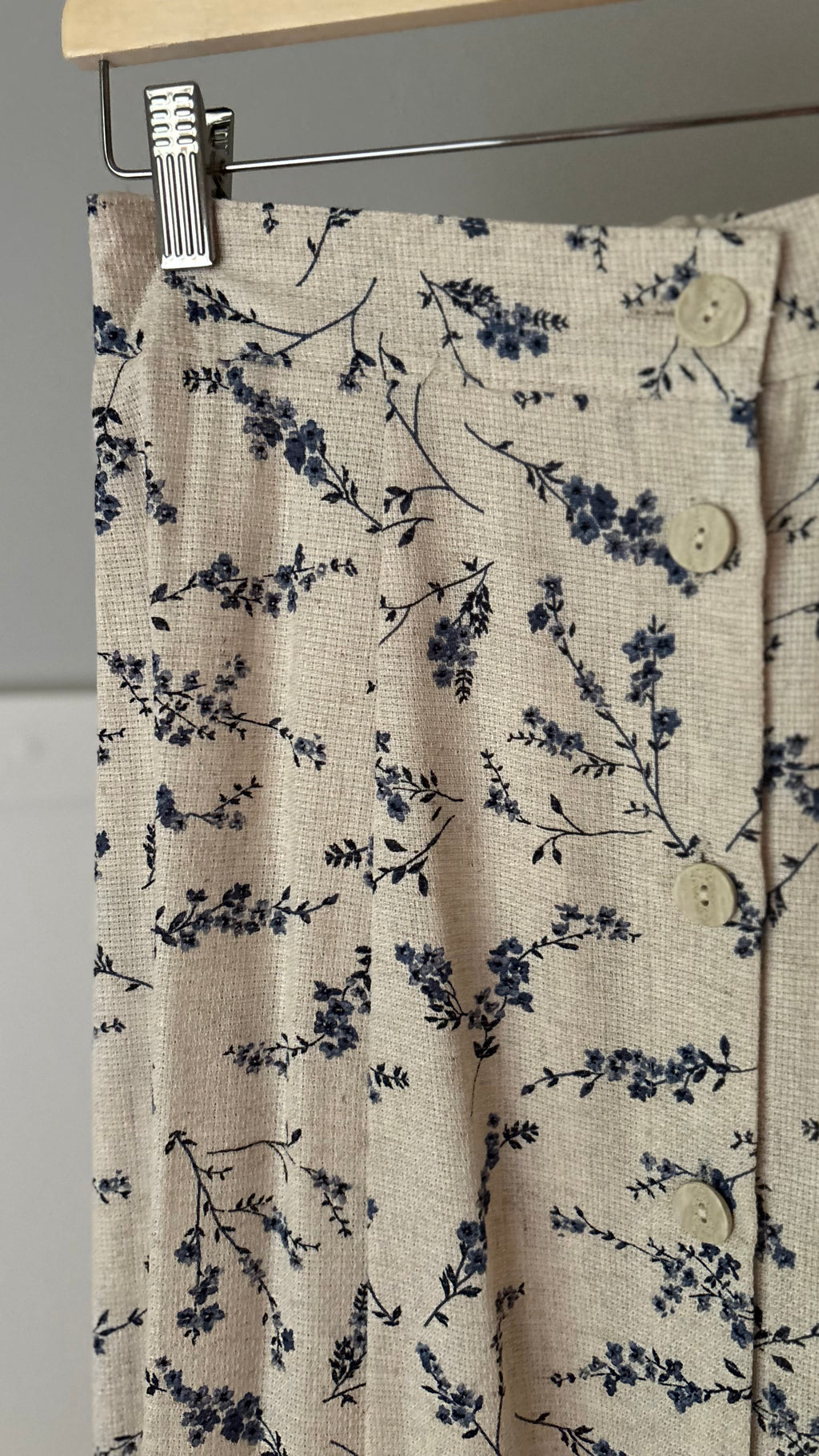 1990s Linen Blend Floral Button-Front Skirt | size 26-32"