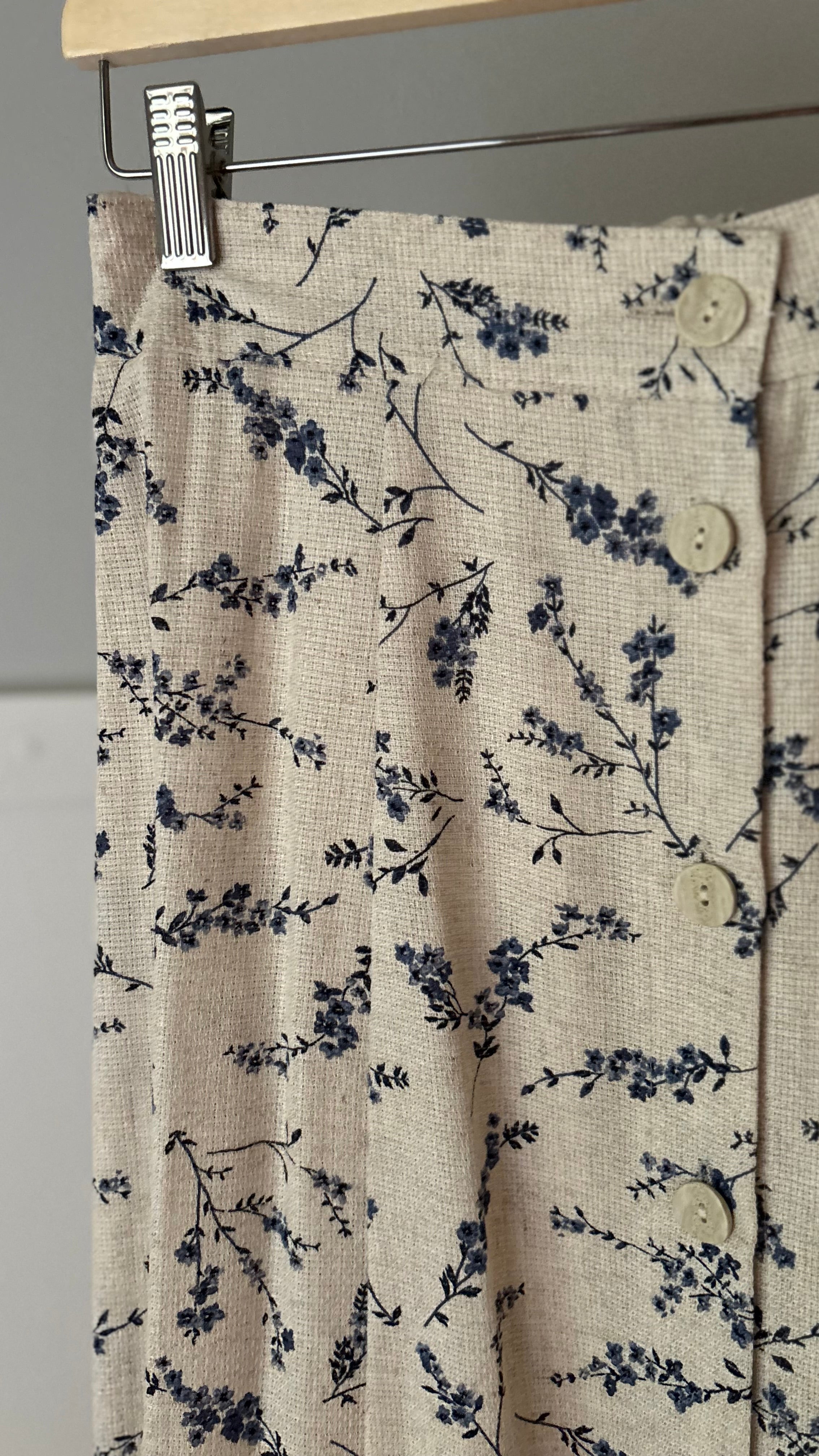1990s Linen Blend Floral Button-Front Skirt | size 26-32"