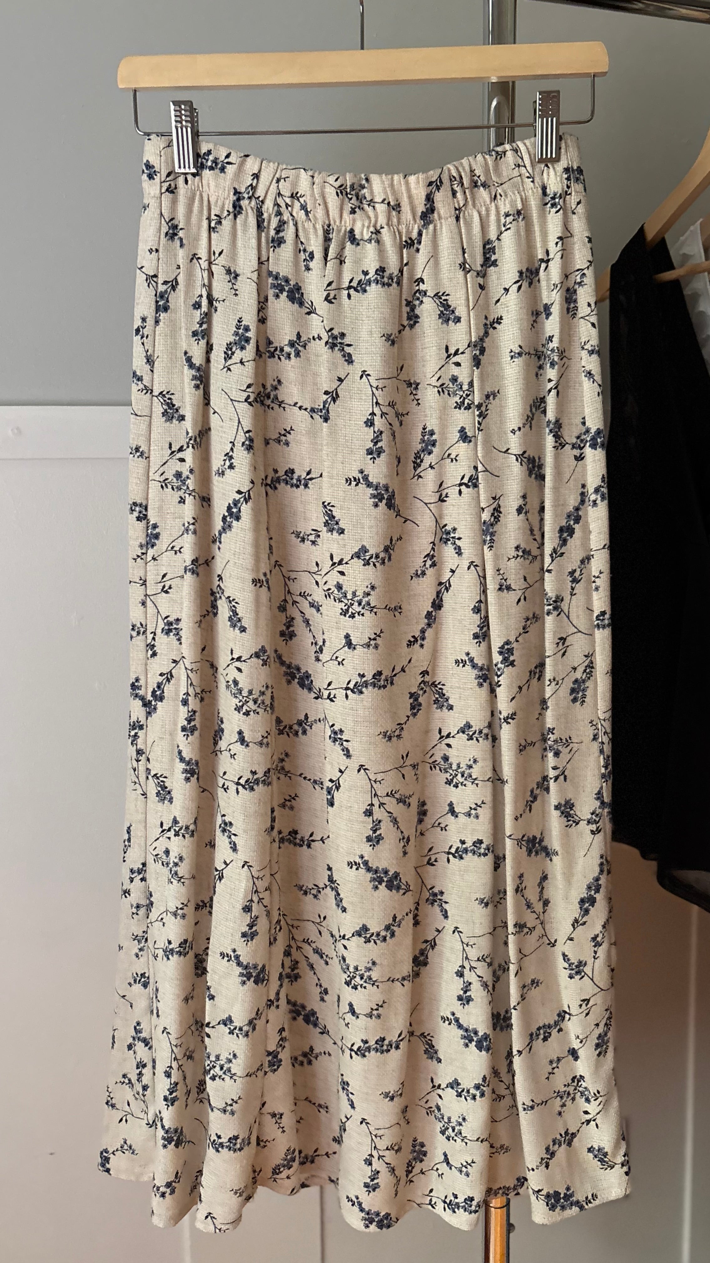 1990s Linen Blend Floral Button-Front Skirt | size 26-32"