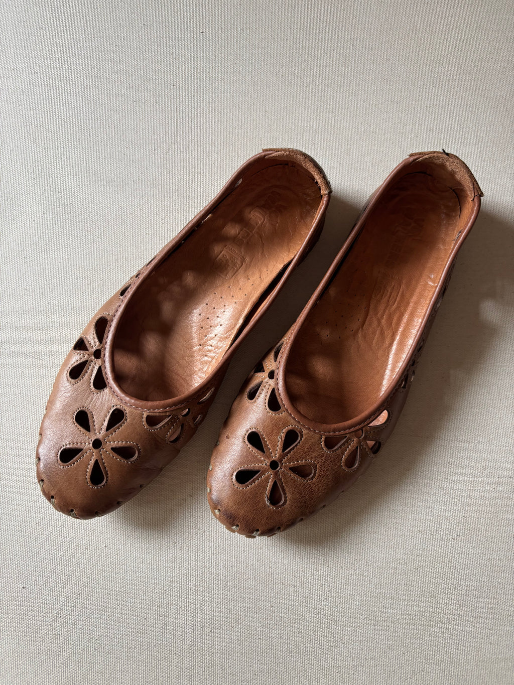 Leather Floral Volks Walkers Flats sz 8.5