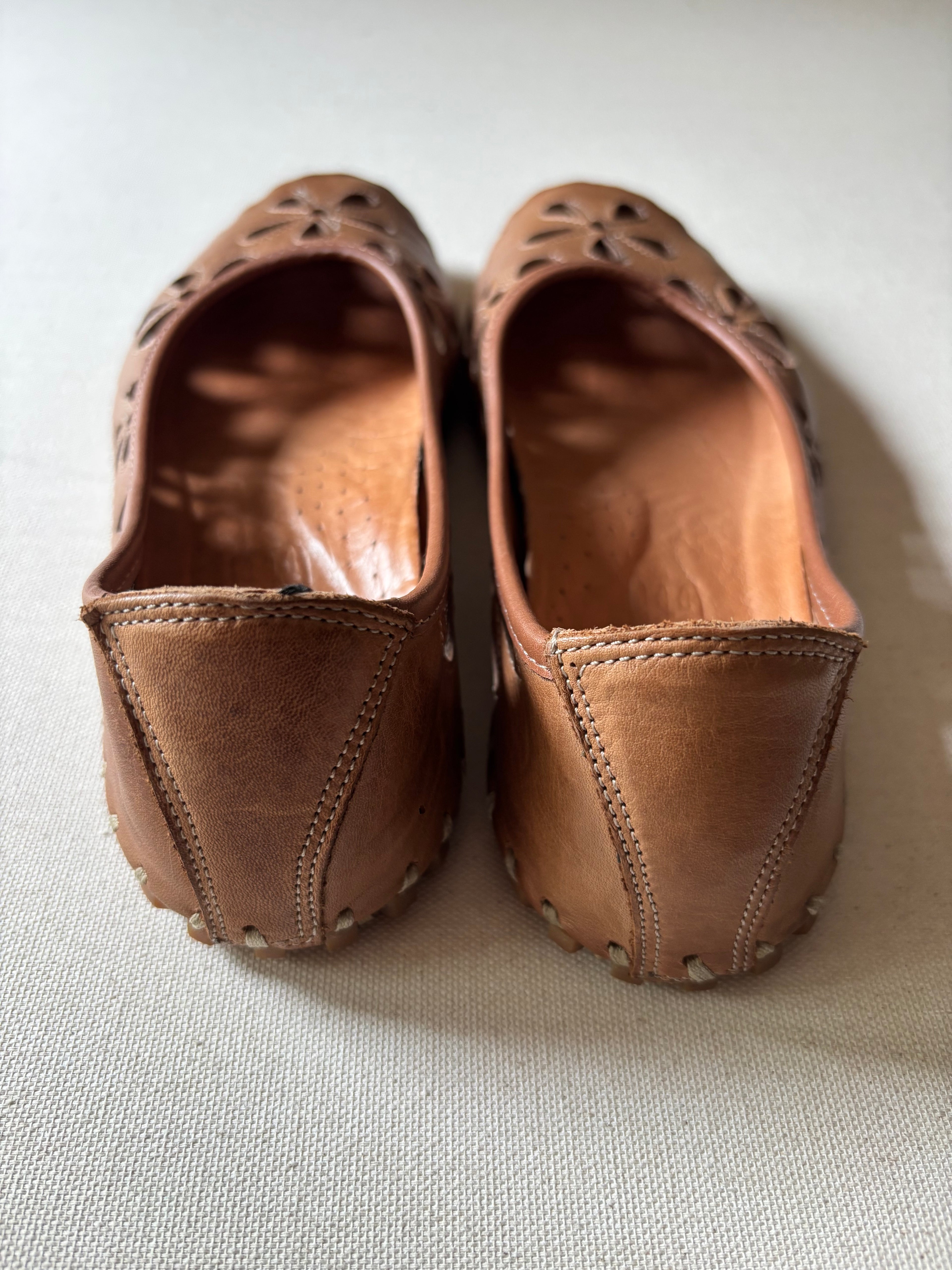 Leather Floral Volks Walkers Flats sz 8.5