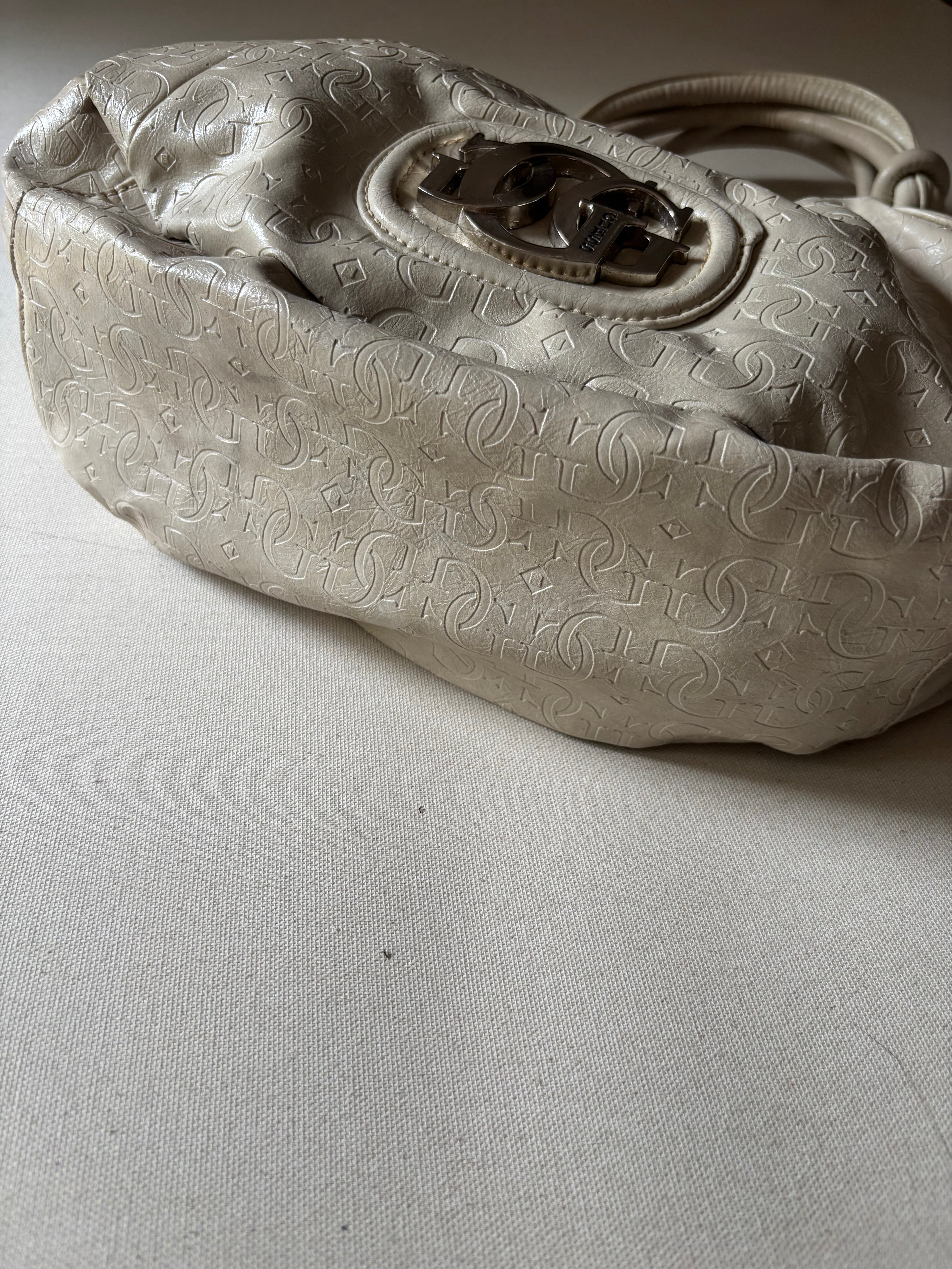Y2K Cream Leather Slouchy Guess Bag