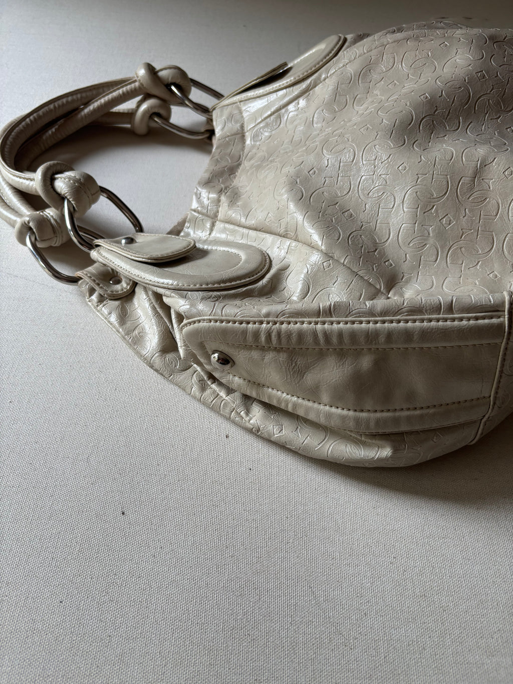 Y2K Cream Leather Slouchy Guess Bag