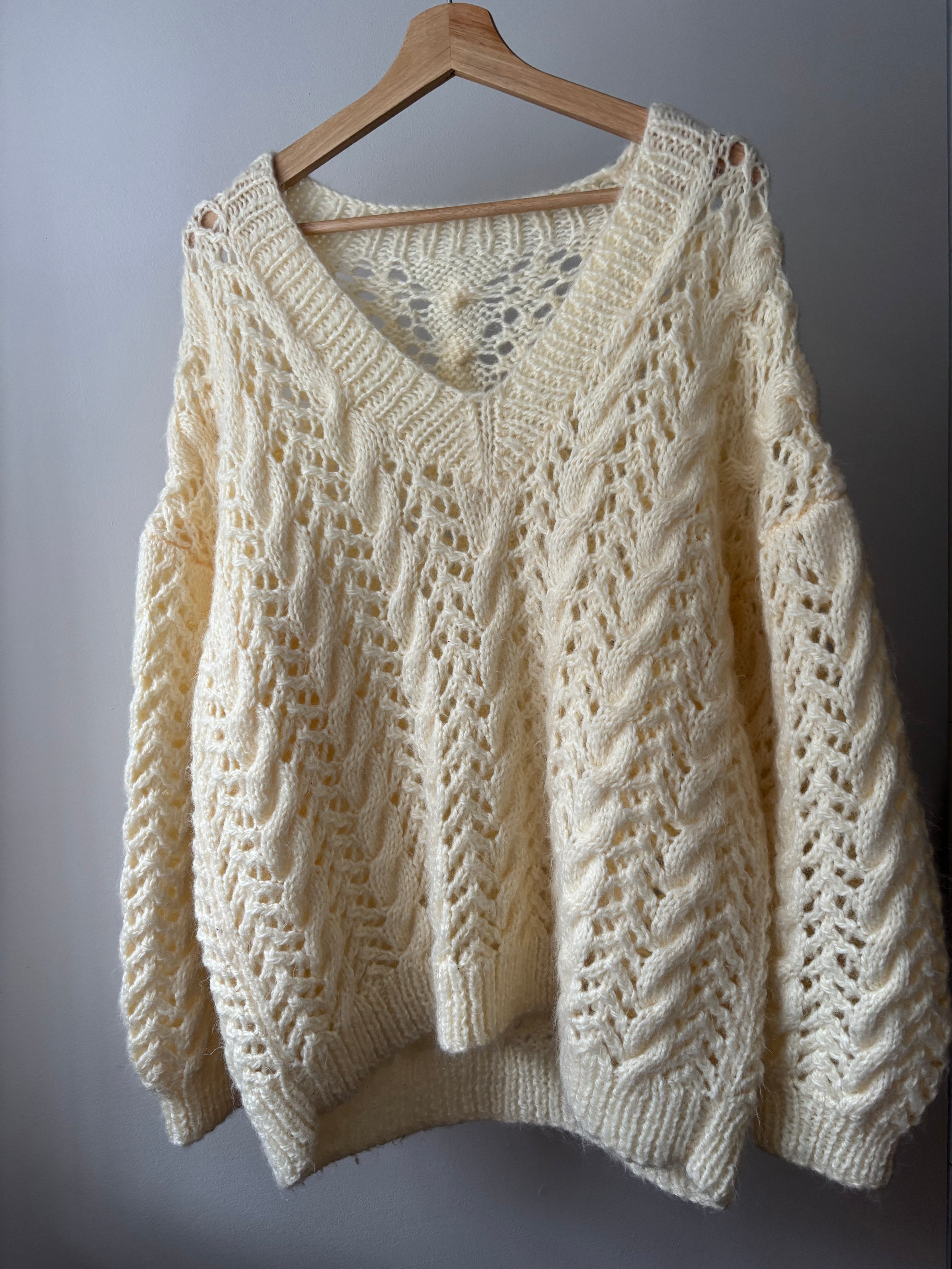 1990s Handknit Cream Boxy Sweater | Vintage Fuzzy Cozy V-neck Knit