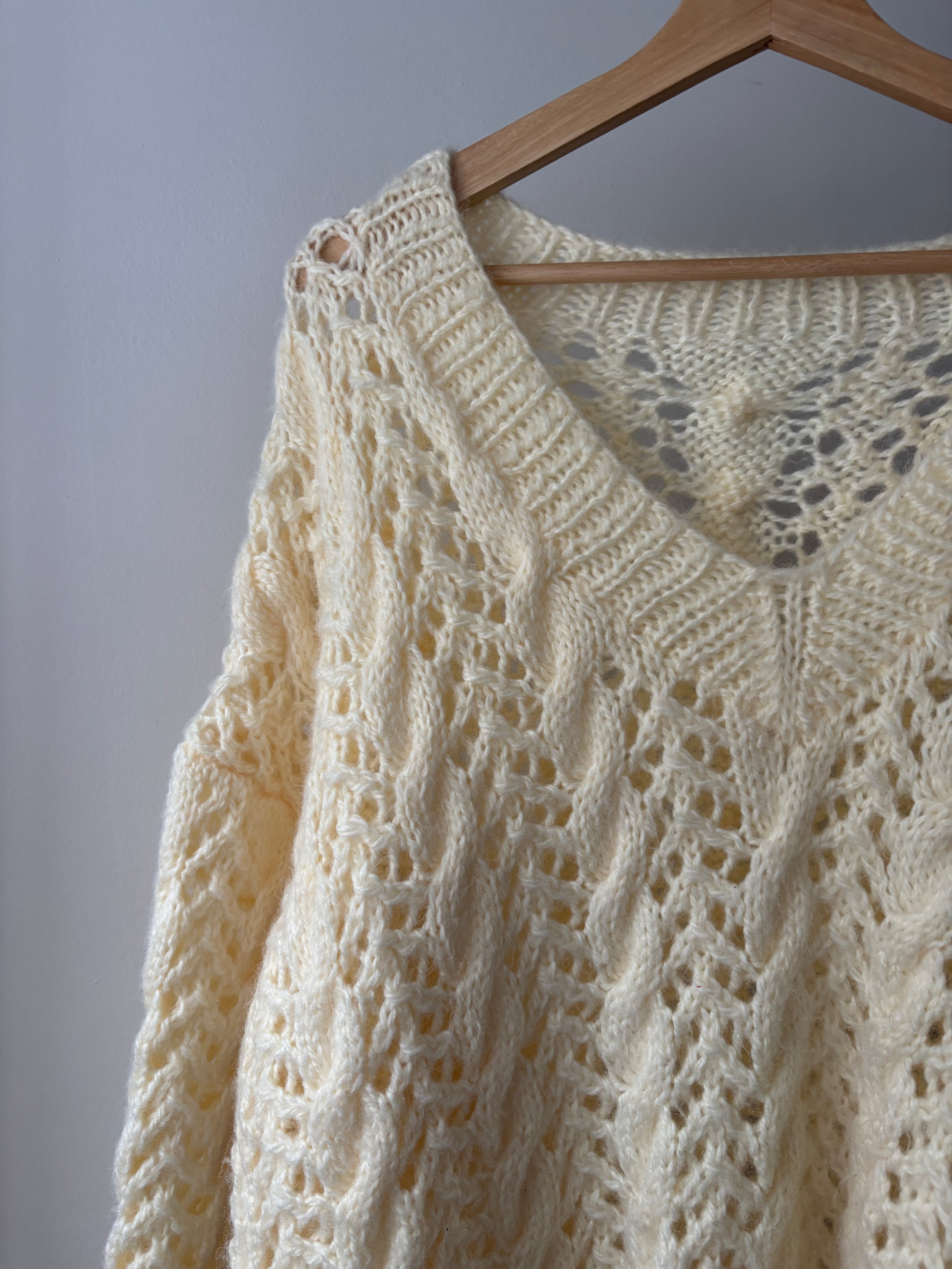 1990s Handknit Cream Boxy Sweater | Vintage Fuzzy Cozy V-neck Knit