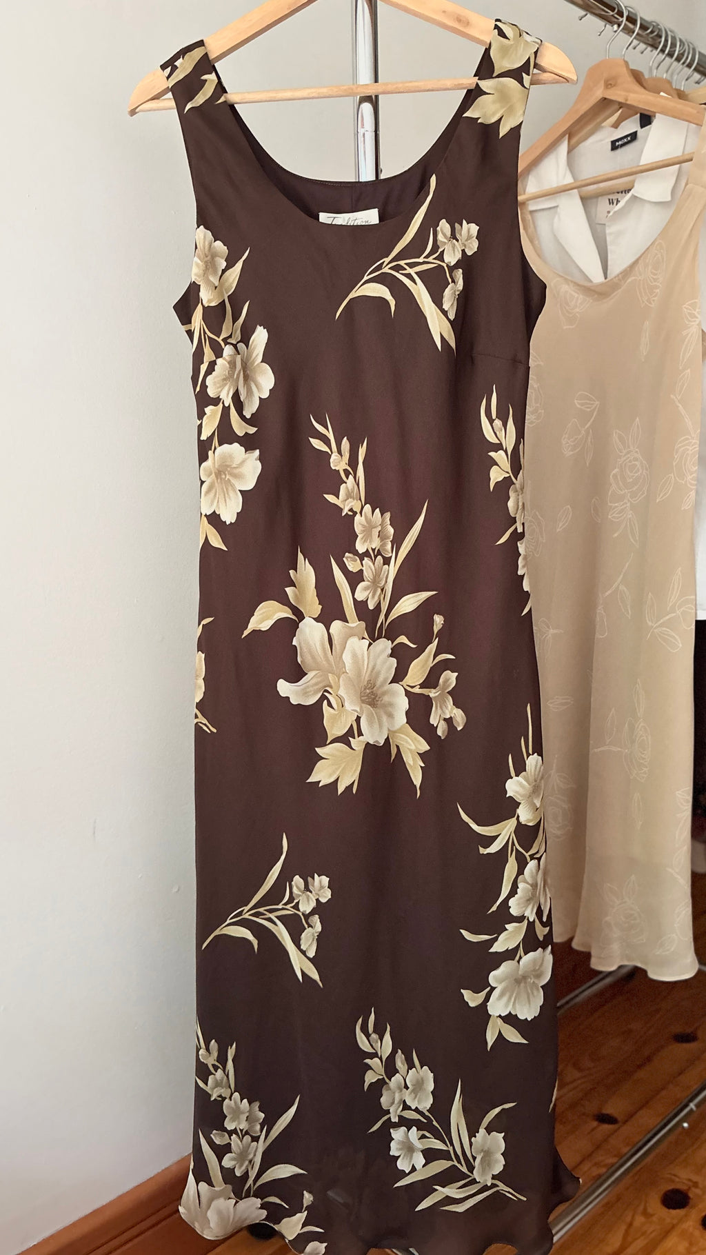 Y2K Soft & Flowy Brown Scoop Neck Maxi Dress