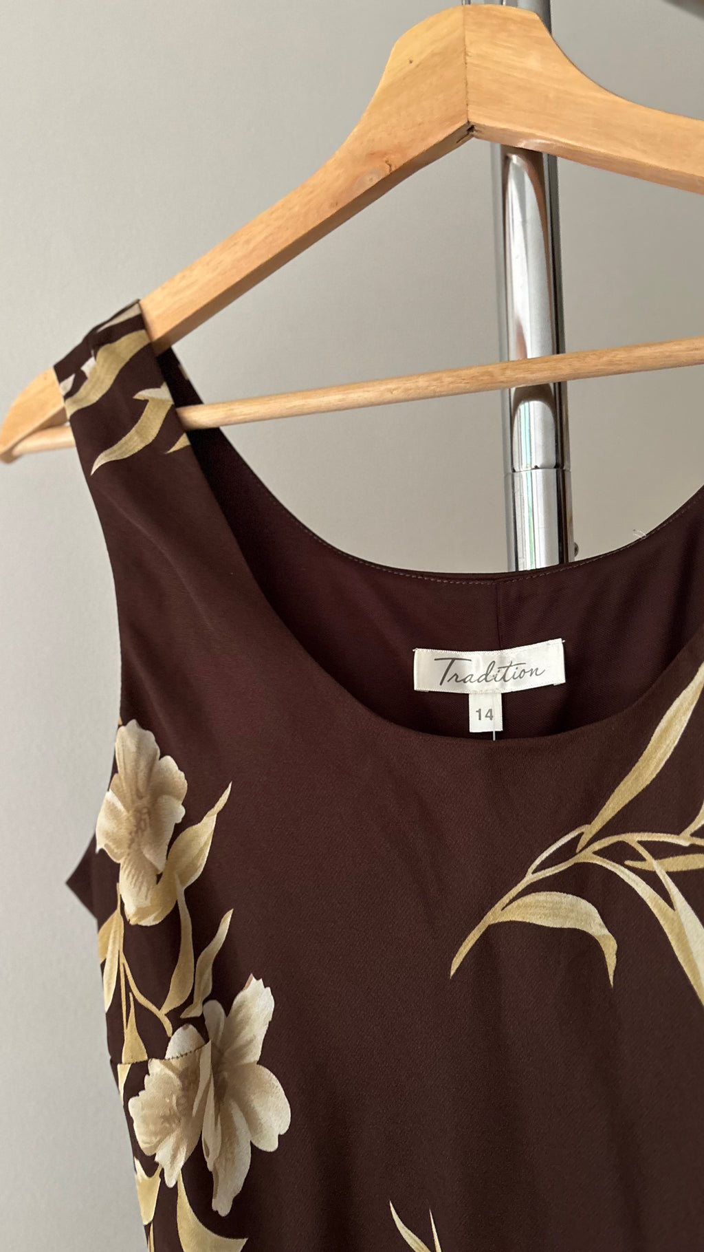 Y2K Soft & Flowy Brown Scoop Neck Maxi Dress