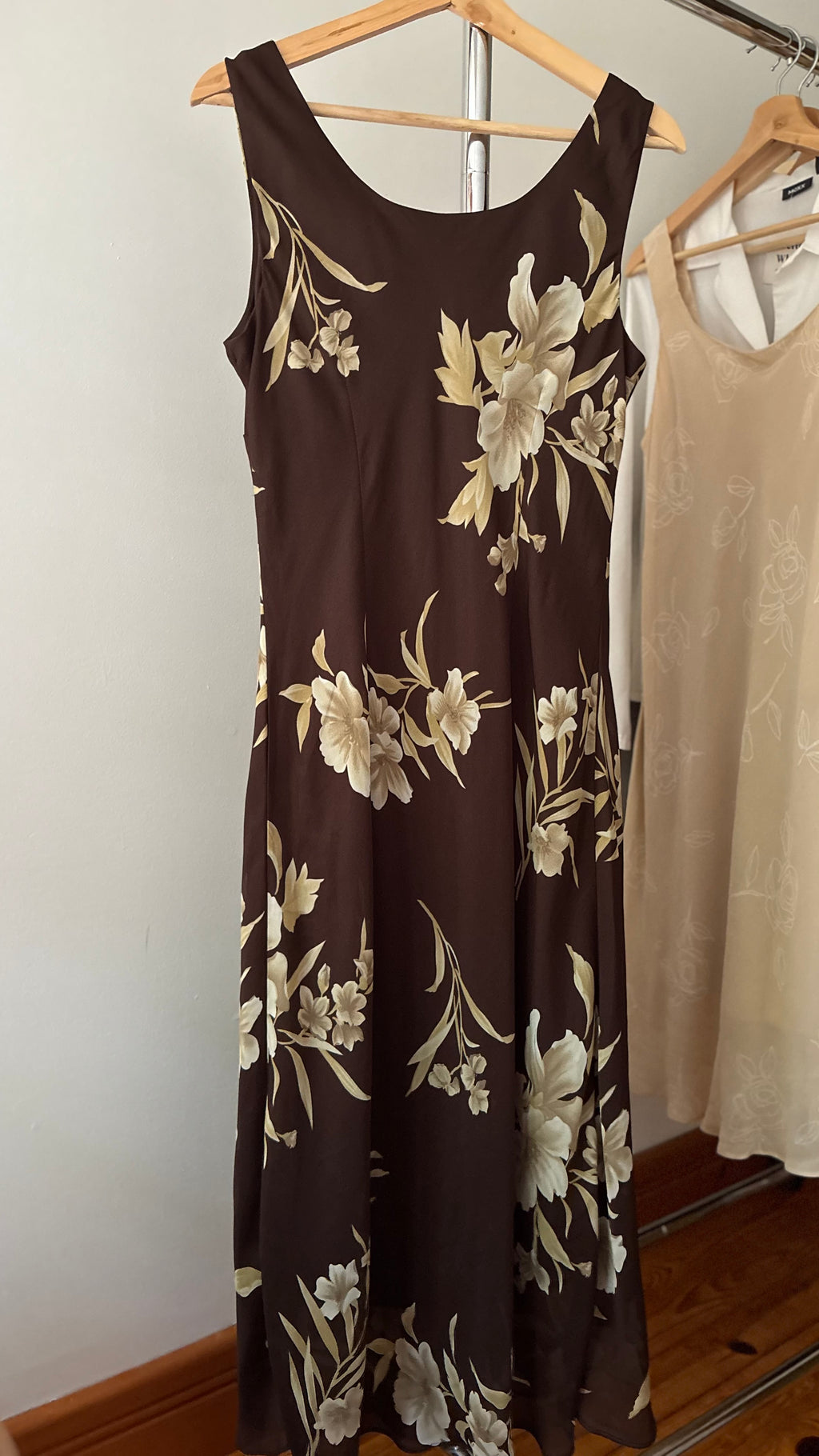 Y2K Soft & Flowy Brown Scoop Neck Maxi Dress