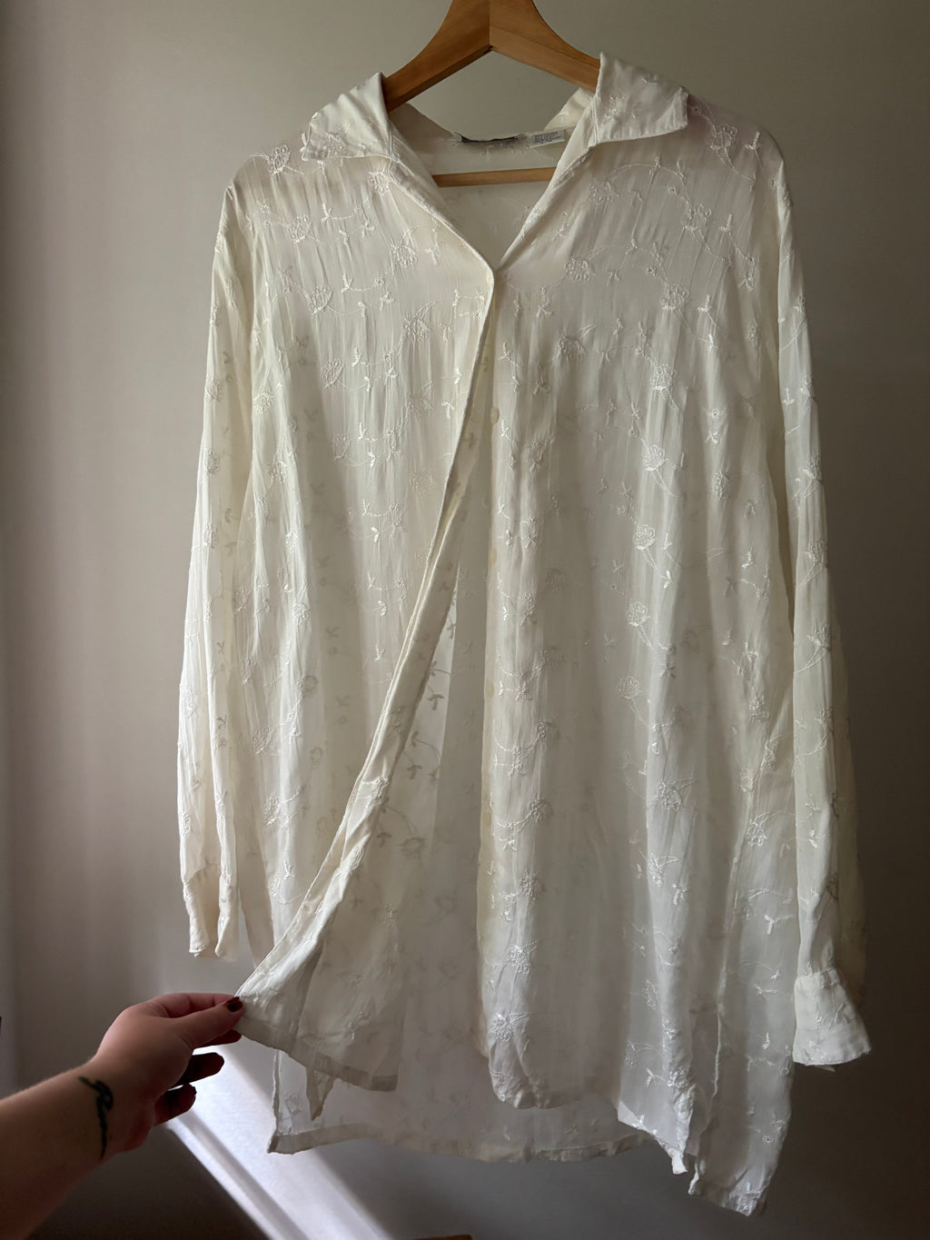 1990s Lightweight Embroidered Floral Blouse