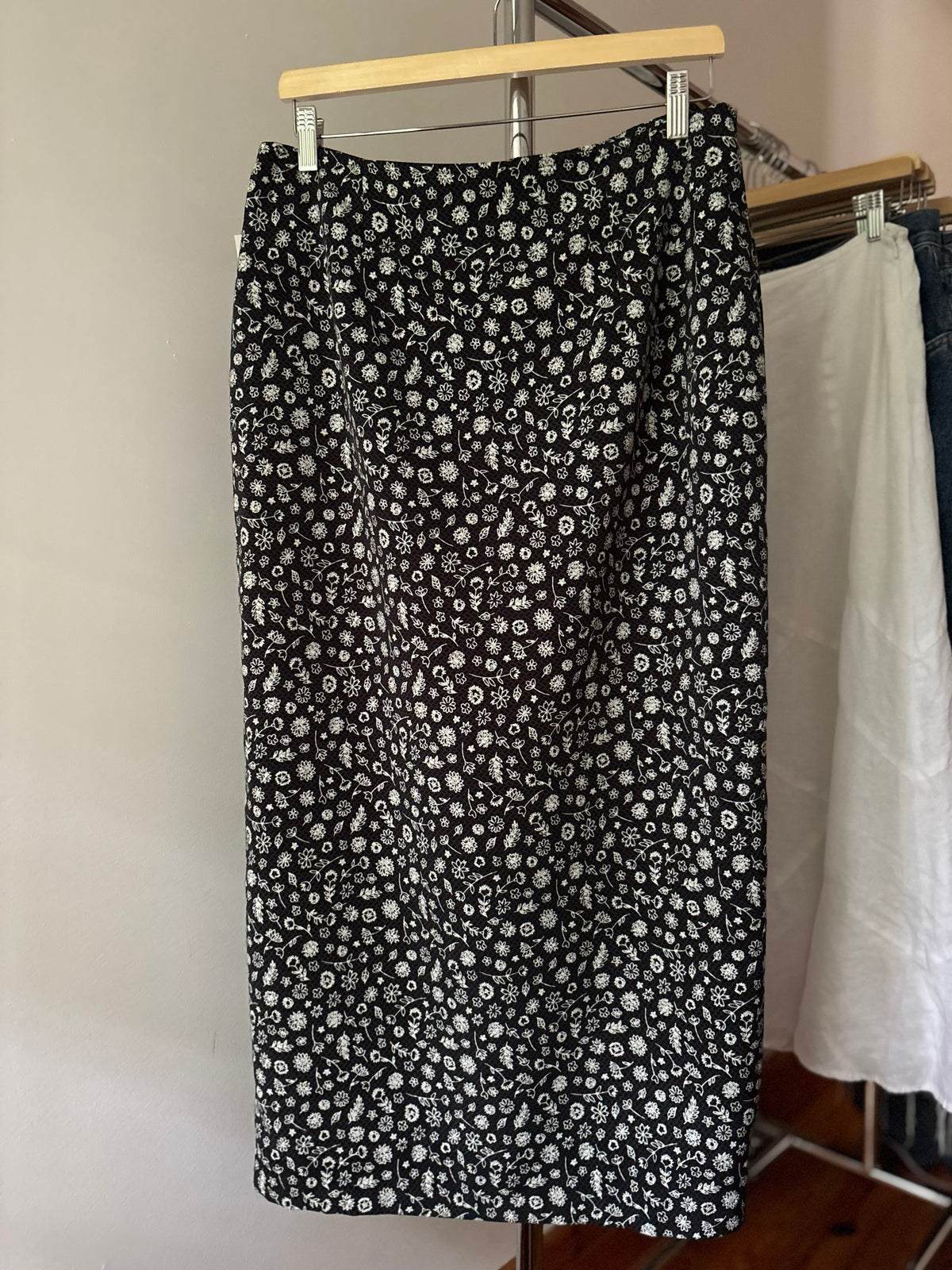 1990s Soft Floral Wrap Maxi Skirt | Size 32"