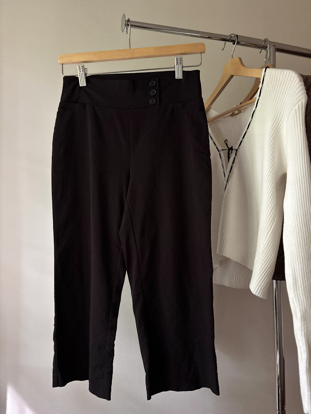 Y2K Fitted Black Stretchy Capris | Size 26-30"
