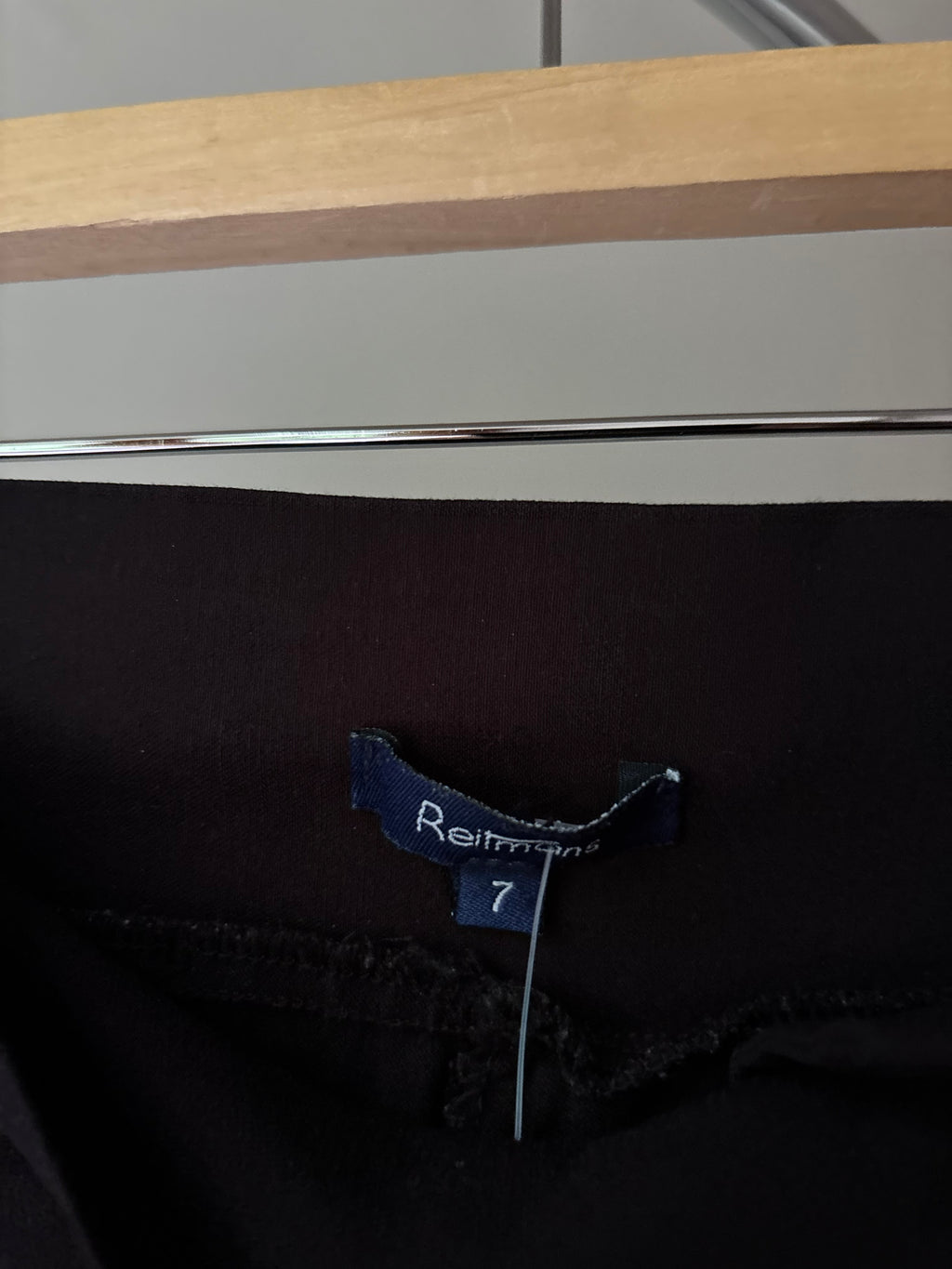 Y2K Fitted Black Stretchy Capris | Size 26-30"