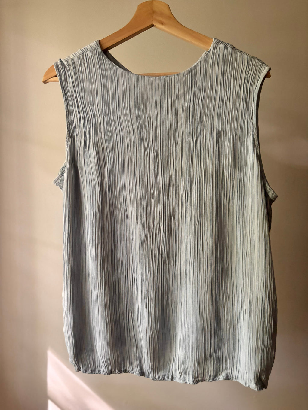 1990s Pale Blue Keyhole Flowy Top