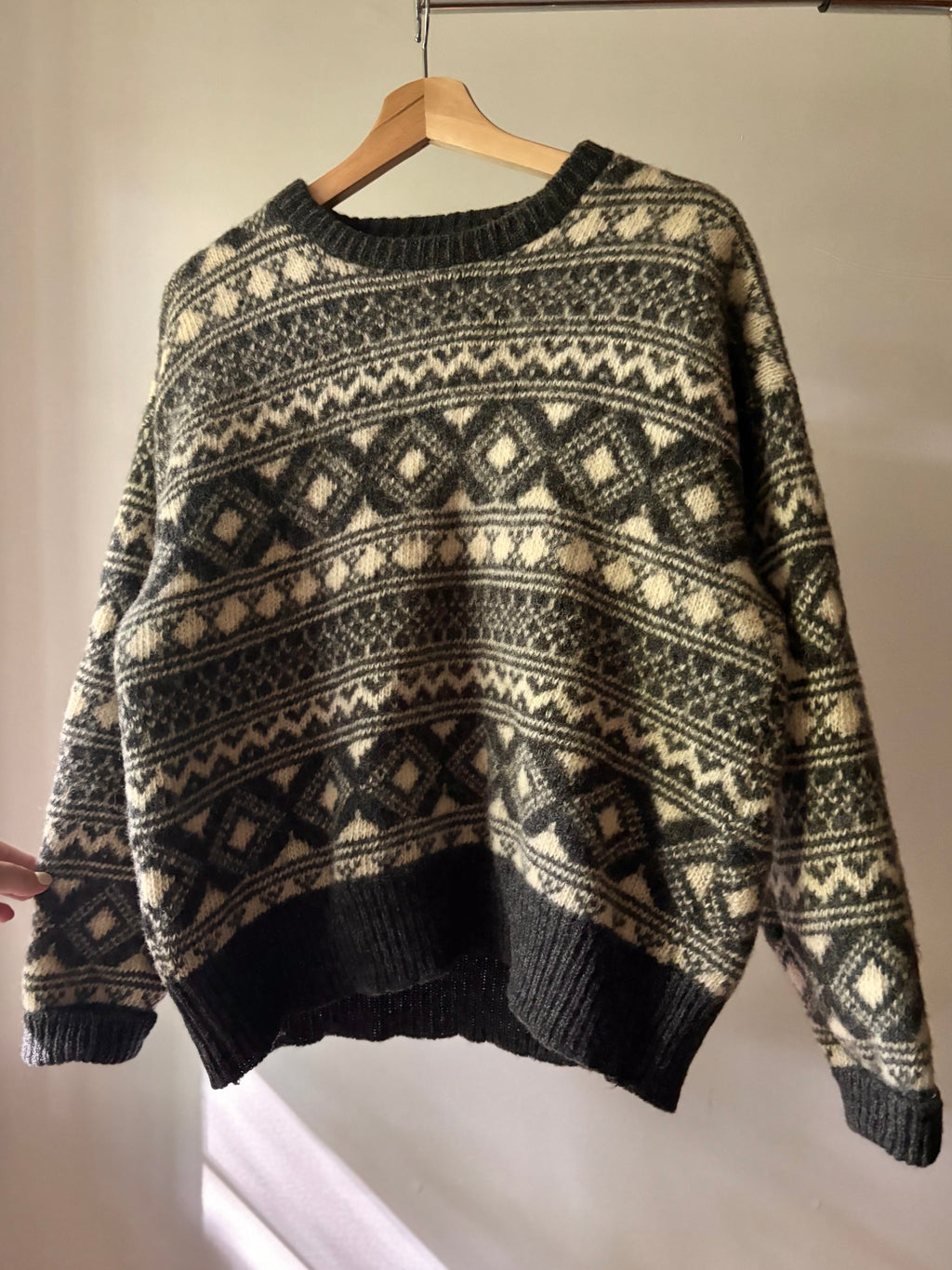 1970s Cream & Grey Patterned Wool Sweater