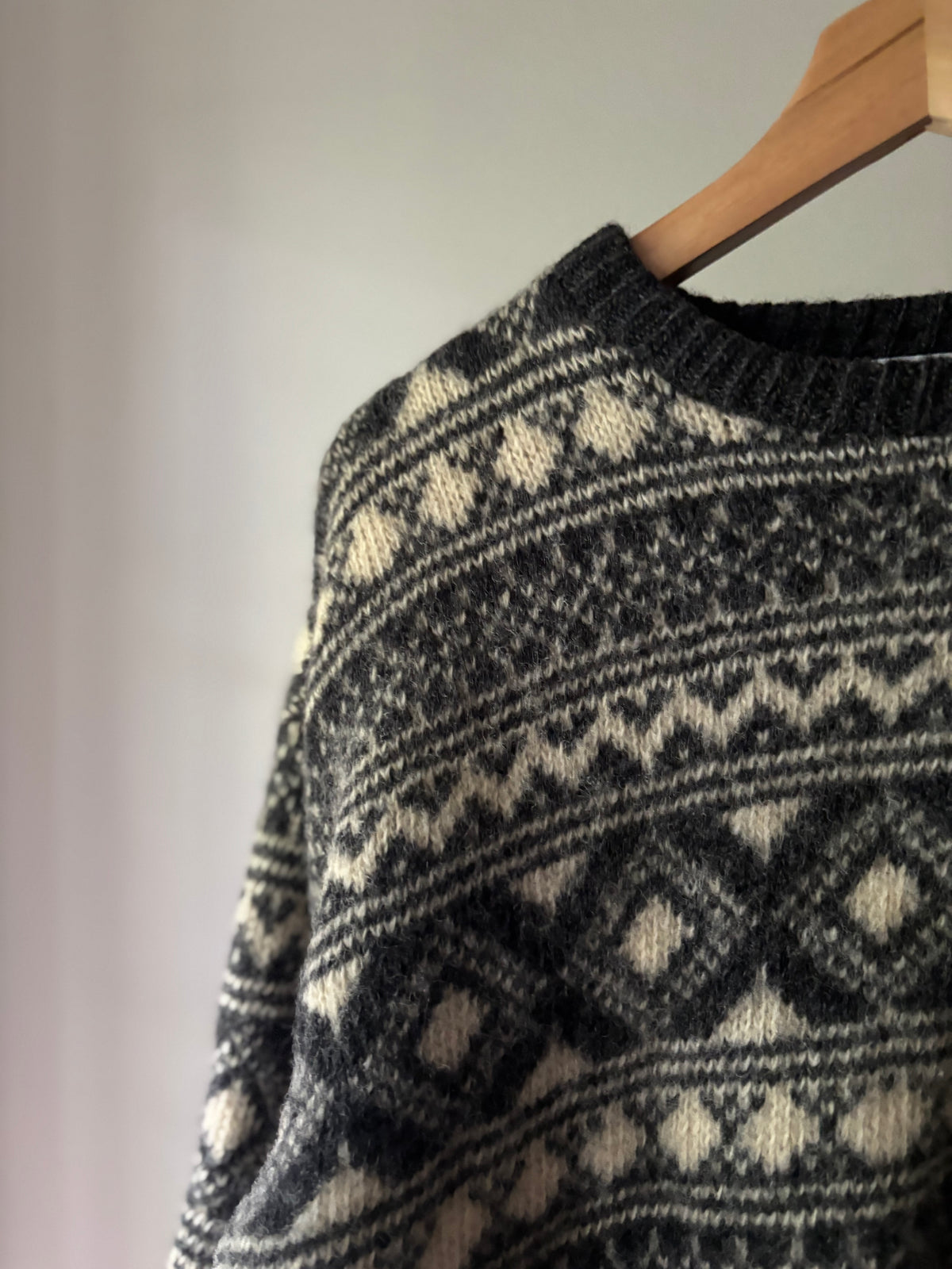 1970s Cream & Grey Patterned Wool Sweater