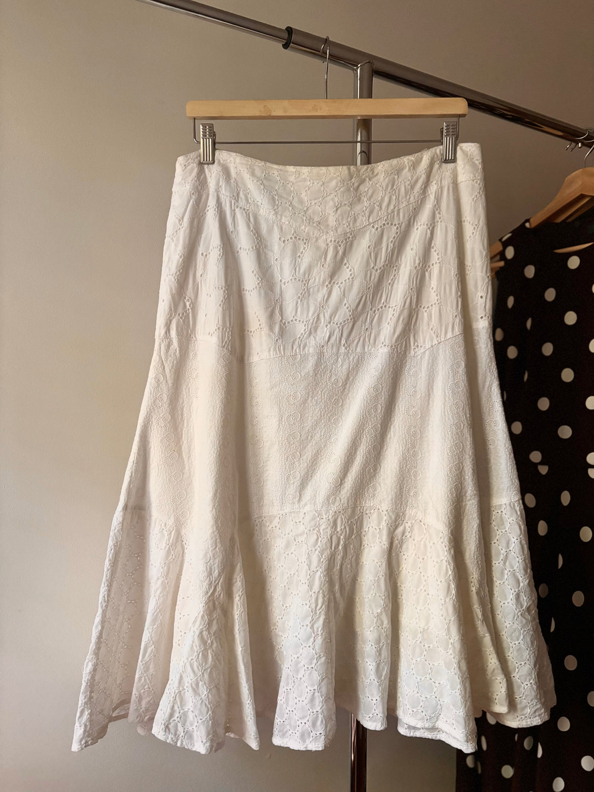 1990s White Cotton Eyelet Midi Skirt | Size 32"