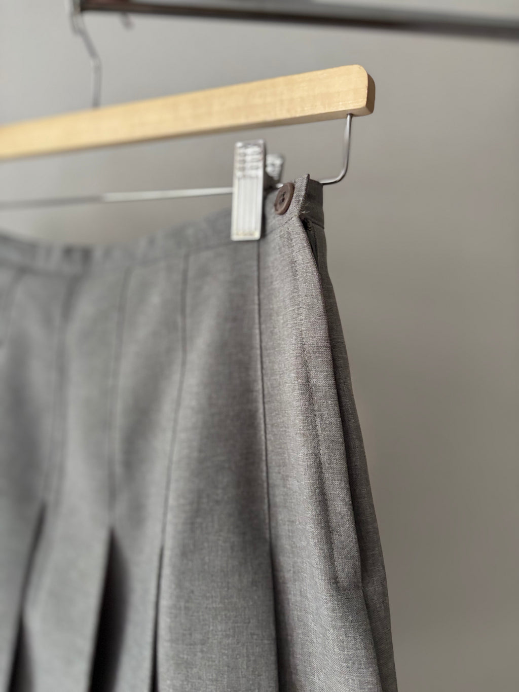 1990s Grey Pleated Mini Skirt | 27" waist