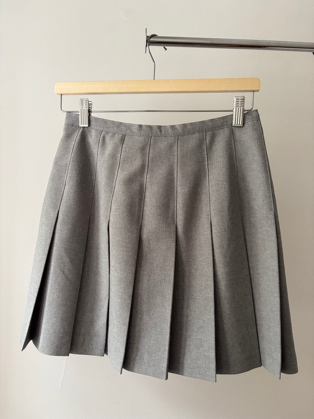 1990s Grey Pleated Mini Skirt | 27" waist