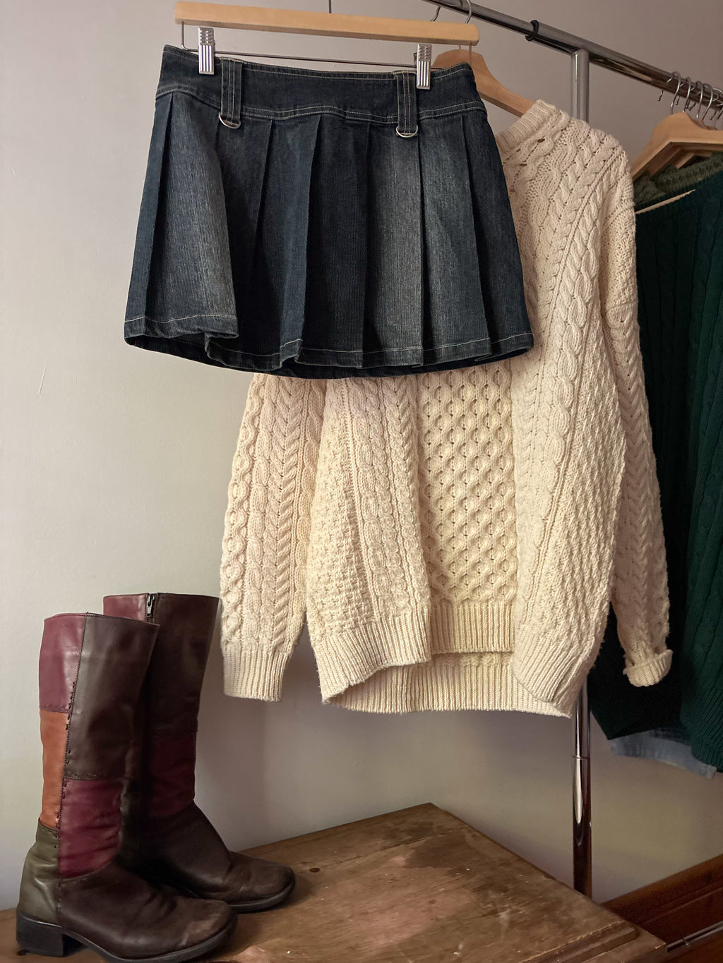 Y2K Low Rise Denim Pleated Skirt | Size 28"