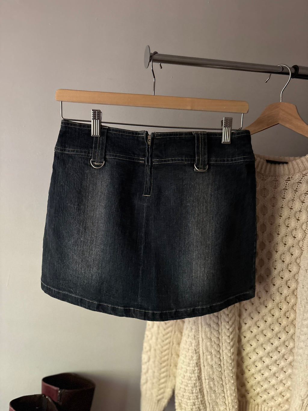 Y2K Low Rise Denim Pleated Skirt | Size 28"