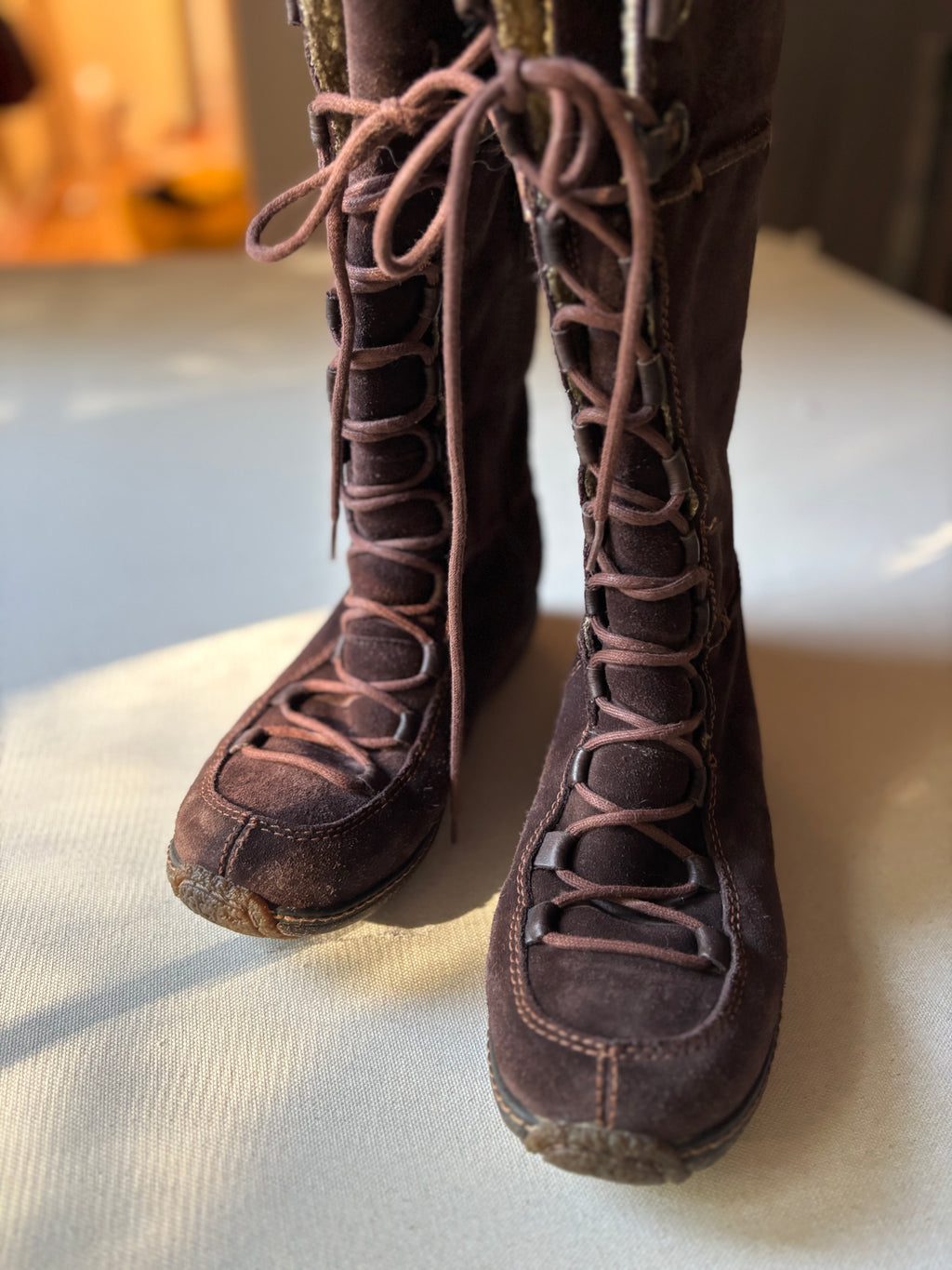 Y2K Brown Suede Boots with Sherpa Lining | Size 8