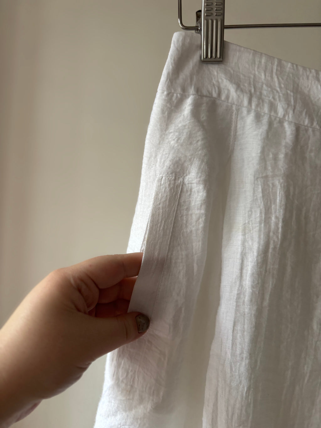 Y2K White Flowy Skirt with Pockets | 28" waist